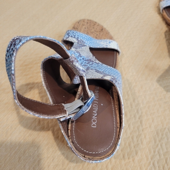 Donald j pliner size 7m ellee snakeskin print ankle strap sandals - Picture 5 of 9